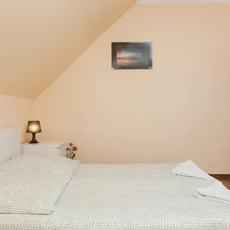 Holiday Houses By Renters *