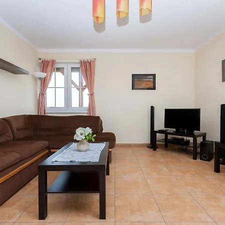 Holiday Houses By Renters Holiday home Miedzywodzie